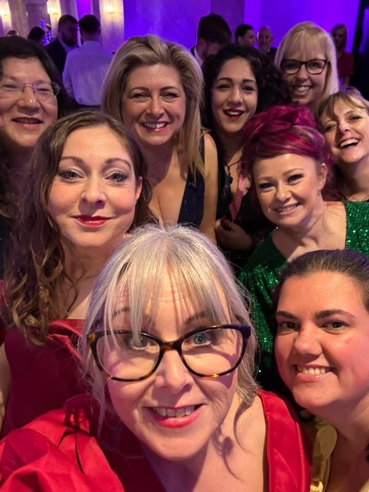 A Shift in Perspective... 4 "how many people can we get in a selfie??" selfie